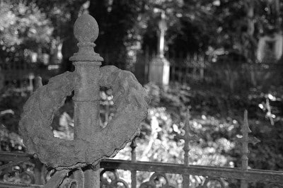Couronne déposée au cimetière