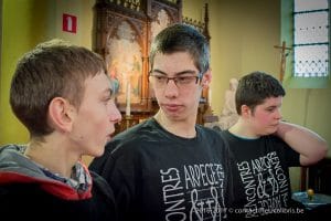 Une photo de la célébration de Noël 2016 du Saulchoir dans l'église de Kain-la-Tombe - École "Les Colibris"