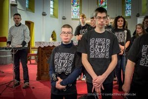 Une photo de la célébration de Noël 2016 du Saulchoir dans l'église de Kain-la-Tombe - École "Les Colibris"