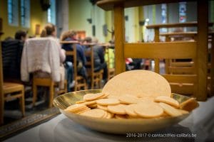 Une photo de la célébration de Noël 2016 du Saulchoir dans l'église de Kain-la-Tombe - École "Les Colibris"