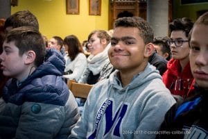 Une photo de la célébration de Noël 2016 du Saulchoir dans l'église de Kain-la-Tombe - École "Les Colibris"