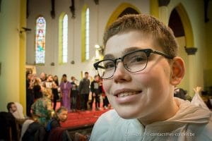 Une photo de la célébration de Noël 2016 du Saulchoir dans l'église de Kain-la-Tombe - École "Les Colibris"