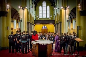 Une photo de la célébration de Noël 2016 du Saulchoir dans l'église de Kain-la-Tombe - École "Les Colibris"