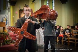 Une photo de la célébration de Noël 2016 du Saulchoir dans l'église de Kain-la-Tombe - École "Les Colibris"