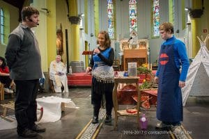 Une photo de la célébration de Noël 2016 du Saulchoir dans l'église de Kain-la-Tombe - École "Les Colibris"