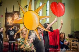 Une photo de la célébration de Noël 2016 du Saulchoir dans l'église de Kain-la-Tombe - École "Les Colibris"