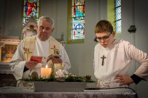 Une photo de la célébration de Noël 2016 du Saulchoir dans l'église de Kain-la-Tombe - École "Les Colibris"