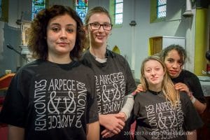 Une photo de la célébration de Noël 2016 du Saulchoir dans l'église de Kain-la-Tombe - École "Les Colibris"