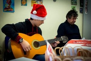 Une photo du goûter de Noël et du grand jeu musical 2016 du Ricochet - Ecole "Les Colibris"