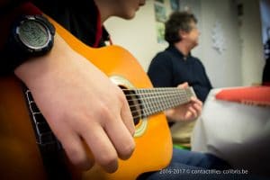 Une photo du goûter de Noël et du grand jeu musical 2016 du Ricochet - Ecole "Les Colibris"