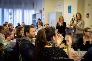 Une photo du goûter de Noël et du grand jeu musical 2016 du Ricochet - Ecole "Les Colibris"