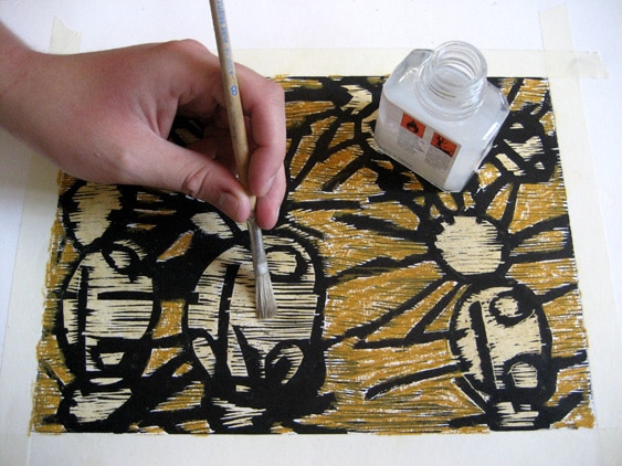 Pastels et gravure sur bois : Illustration d'une étape du déroulement de cours d'une fiche d'activité (fiche de cours) de l'atelier ART et différences destinée à l'enseignement spécialisé