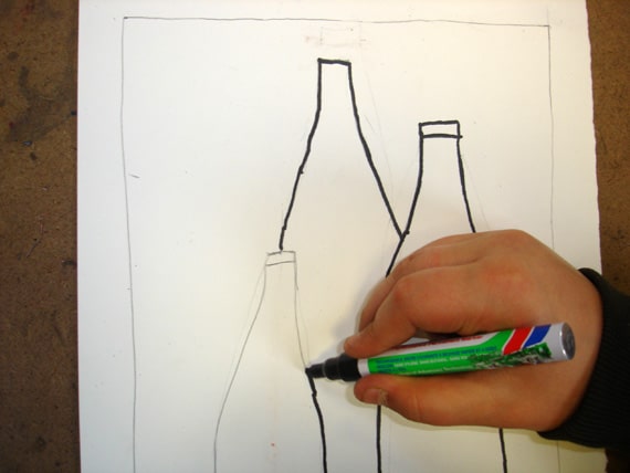 Les trois bouteilles : Illustration d'une étape du déroulement de cours d'une fiche d'activité (fiche de cours) de l'atelier ART et différences destinée à l'enseignement spécialisé