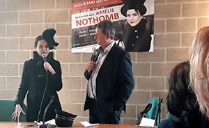 Une photo de la rencontre entre le Ricochet et Amélie Nothomb à la bibliothèque de Pecq