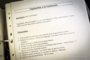 Préparation de la recette "Tagliatelles carbonara" lors d'un cours de cuisine au Saulchoir (Les Colibris)