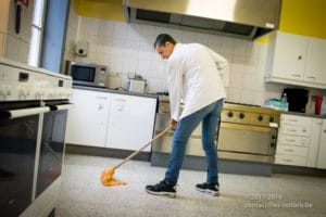 Préparation de la recette "Tagliatelles carbonara" lors d'un cours de cuisine au Saulchoir (Les Colibris)