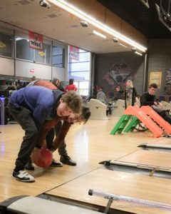 Type 4 - Une classe de polyhandicapés - Les rois du bowling - Le Saulchoir