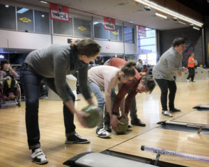 Type 4 - Une classe de polyhandicapés - Les rois du bowling - Le Saulchoir