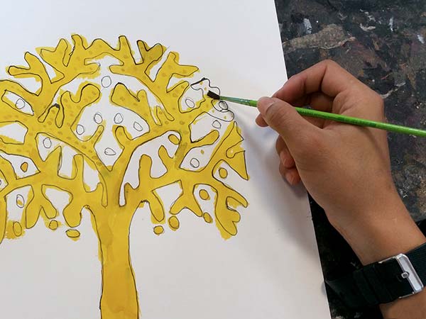 Les arbres tortueux : Illustration d'une étape du déroulement de cours d'une fiche d'activité de l'atelier ART et différences