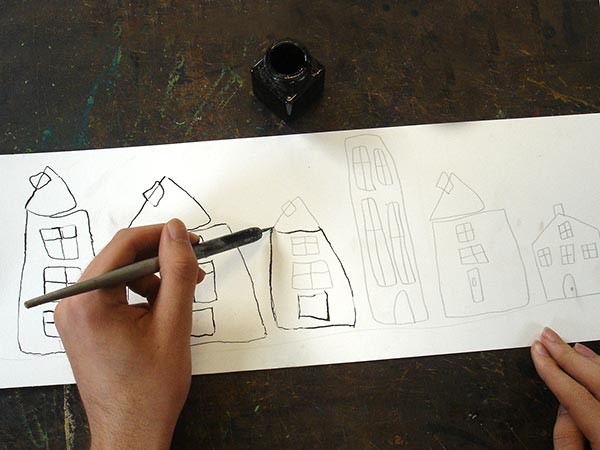 Les petites maisons : Illustration d'une étape du déroulement de cours d'une fiche d'activité de l'atelier ART et différences
