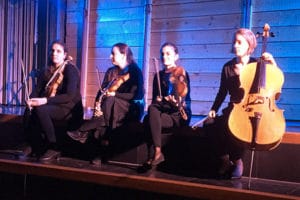 Une photo de la sortie du Carrick et du Saulchoir au concert du Quatuor Akhtamar au Musée de la Tapisserie à Tournai - Les Colibris