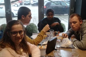 Une photo de la sortie du Carrick au cinéma Imagix de Tournai et à la friterie du Café de Paris